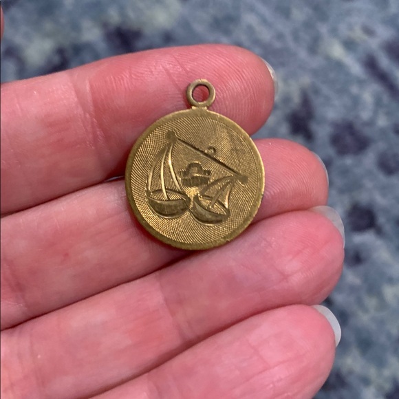 Vintage 12k gold filled round pendant charm w law scales motif - Picture 2 of 5